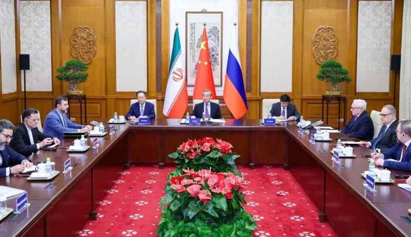 ترامپ مذاکرات چندجانبه با ایران را نمی‌پذیرد